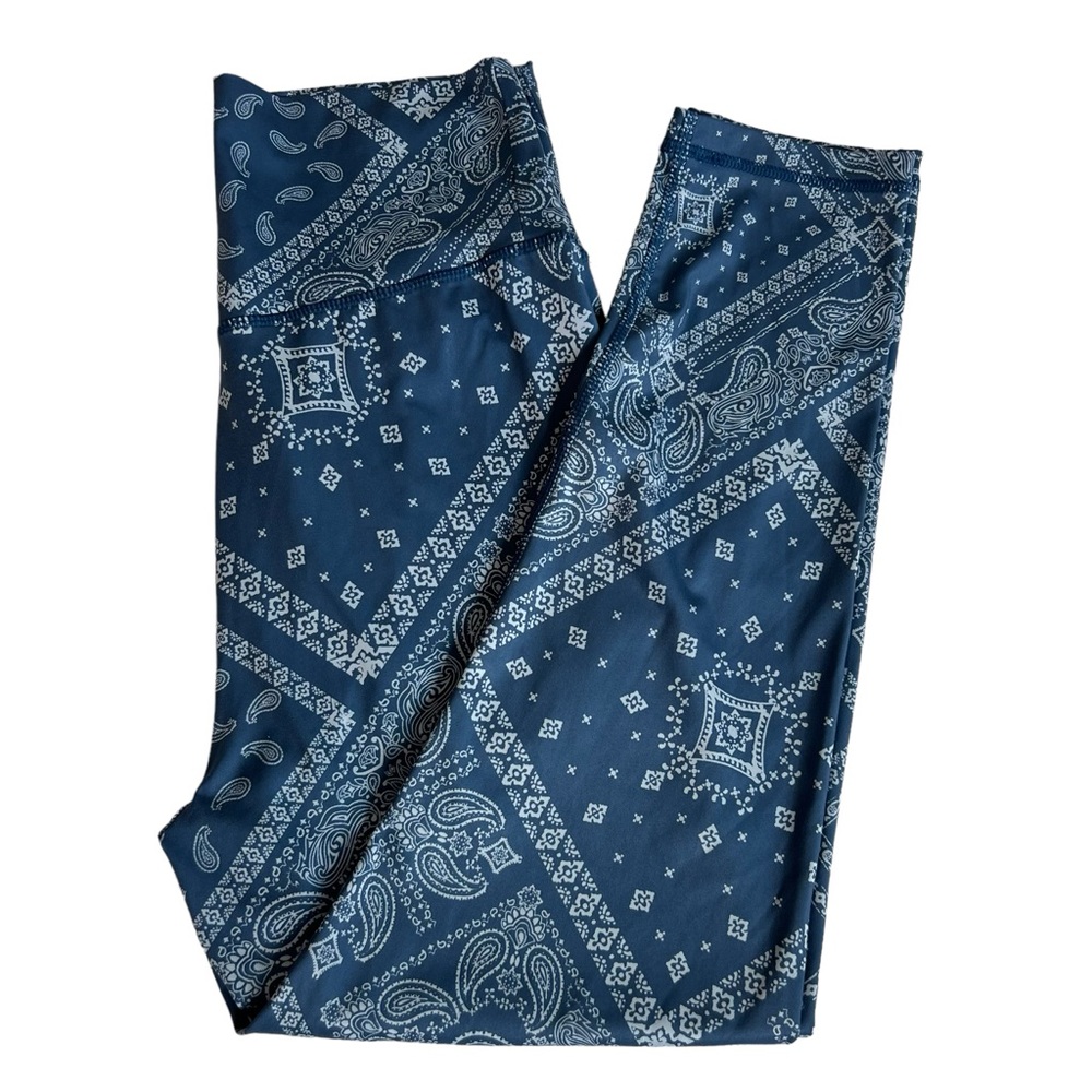 American Eagle The Lightweight Everything Legging Size 7/8 EUC Bandana Print